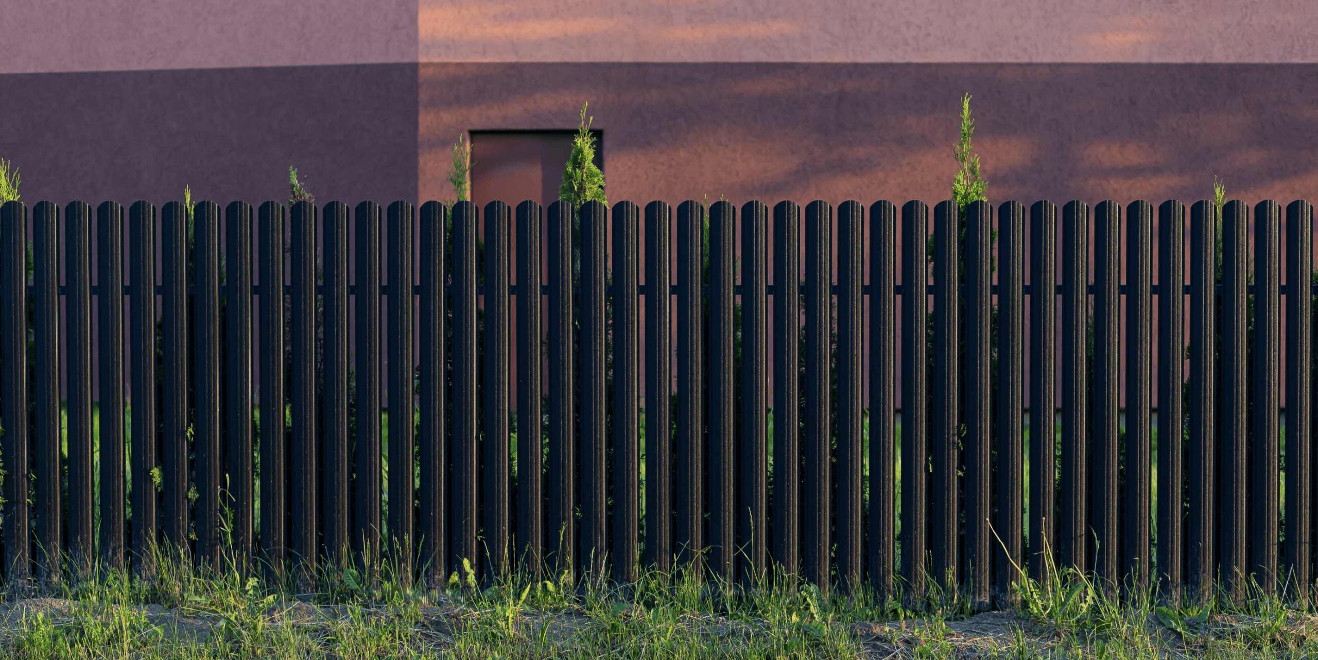How Much Does a Privacy Fence Cost? R&M Fence