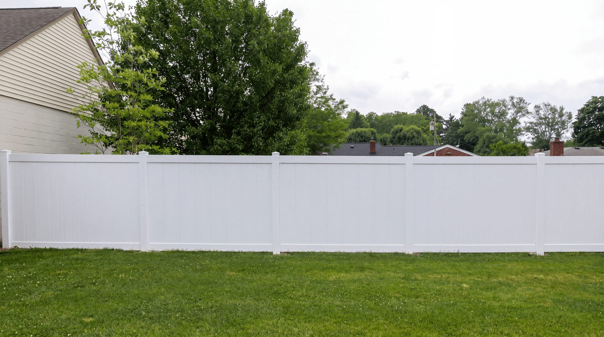 White vinyl fence for dogs enclosing a Northern Kentucky backyard with chew-resistant smooth panels